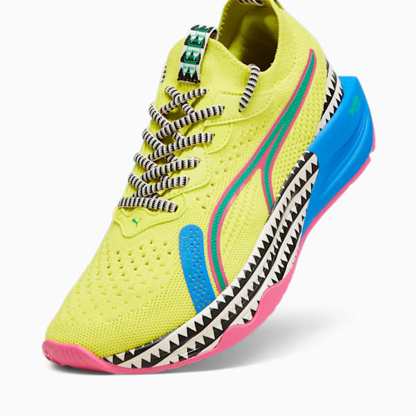 Tenis de entrenamiento PUMA x LemLem NITRO Luxe para mujer, Yellow Burst-Racing Blue-Pink Glimmer, extralarge